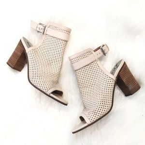 Sam Edelman “Emmie” Heels